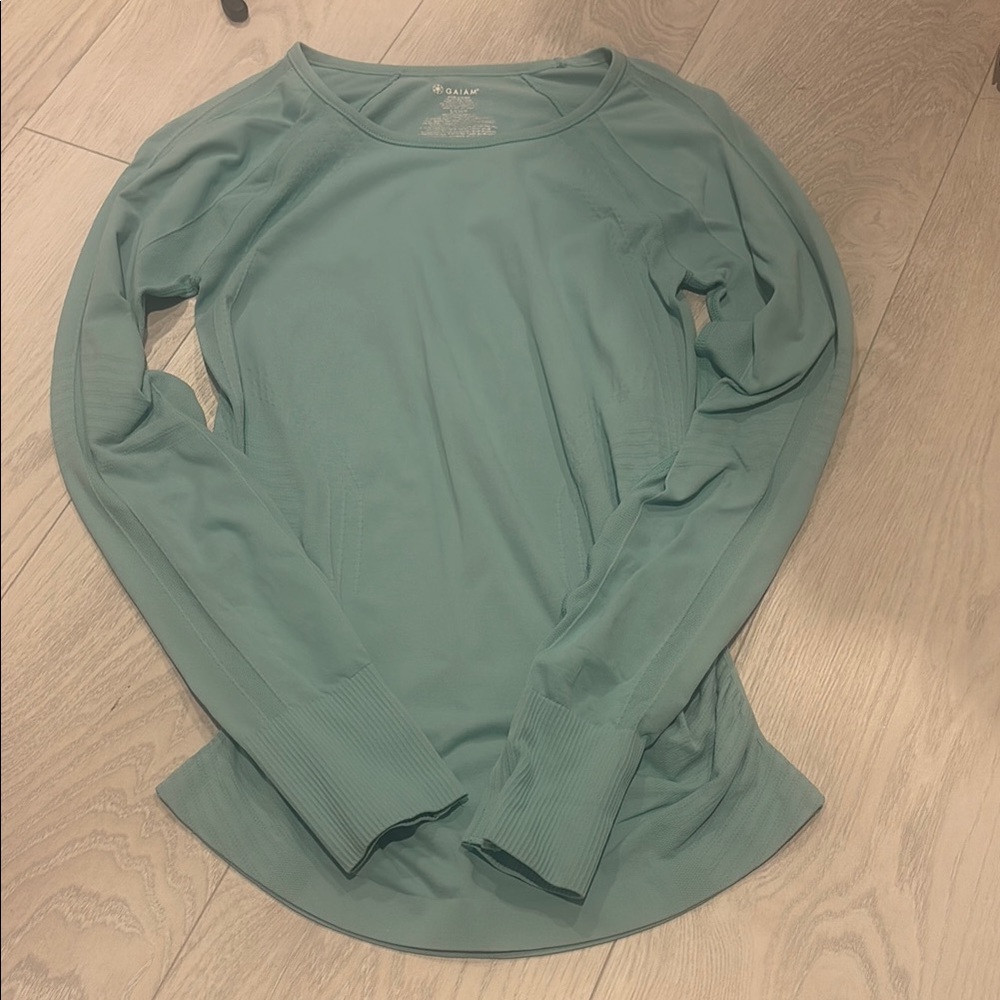 GAIAM Green Fitted Long Sleeve Tee